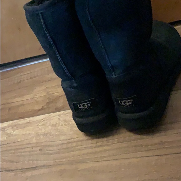 Black uggs size 8 - Picture 2 of 3